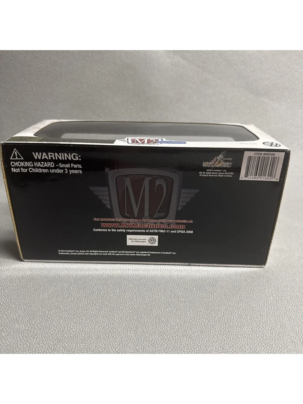 M2 Machines 1/24 RUSTY 1960 VW Microbus Deluxe USA Model R45 Red White Patina